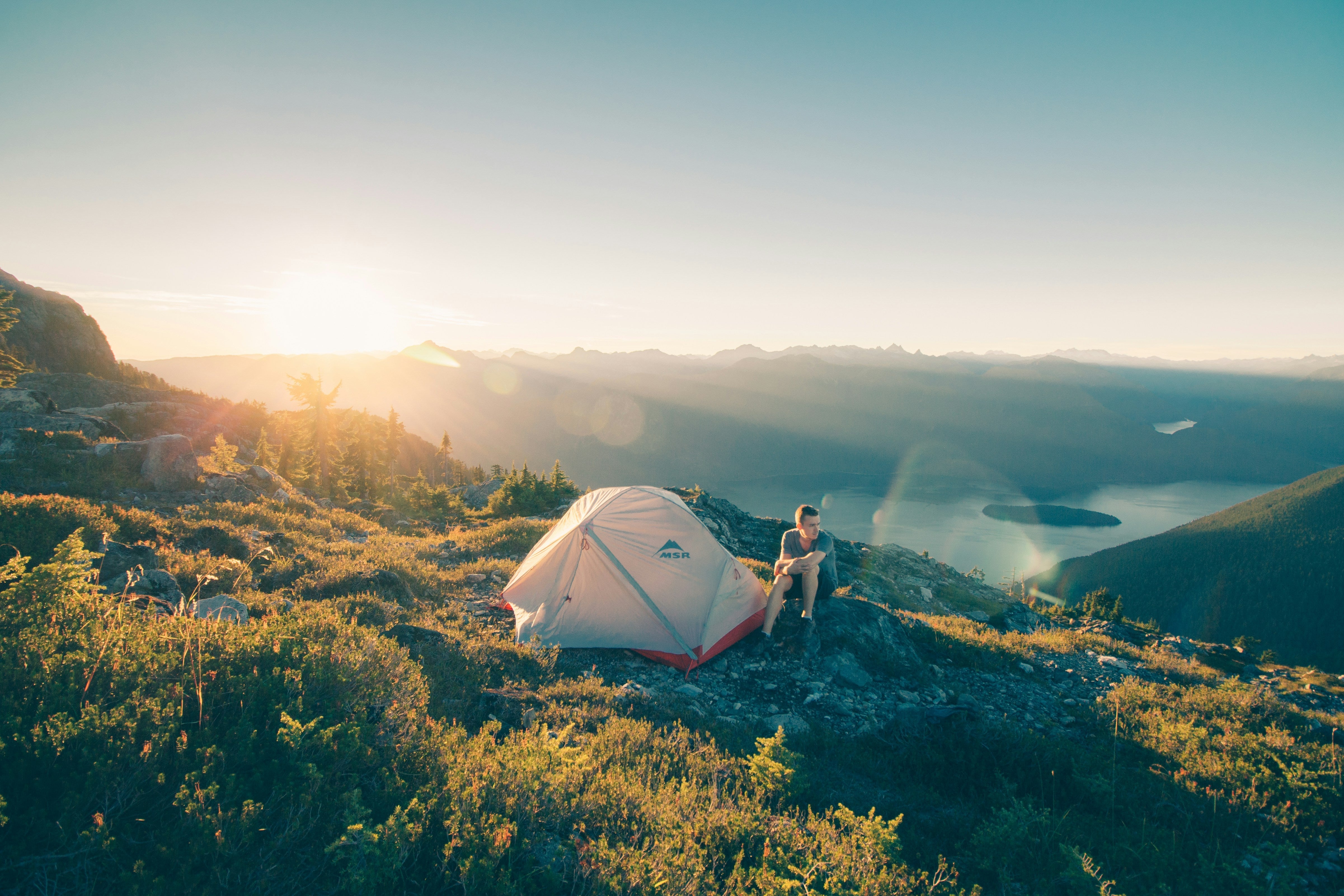 What to Wear Camping When It’s Hot During the Day and Cold at Night